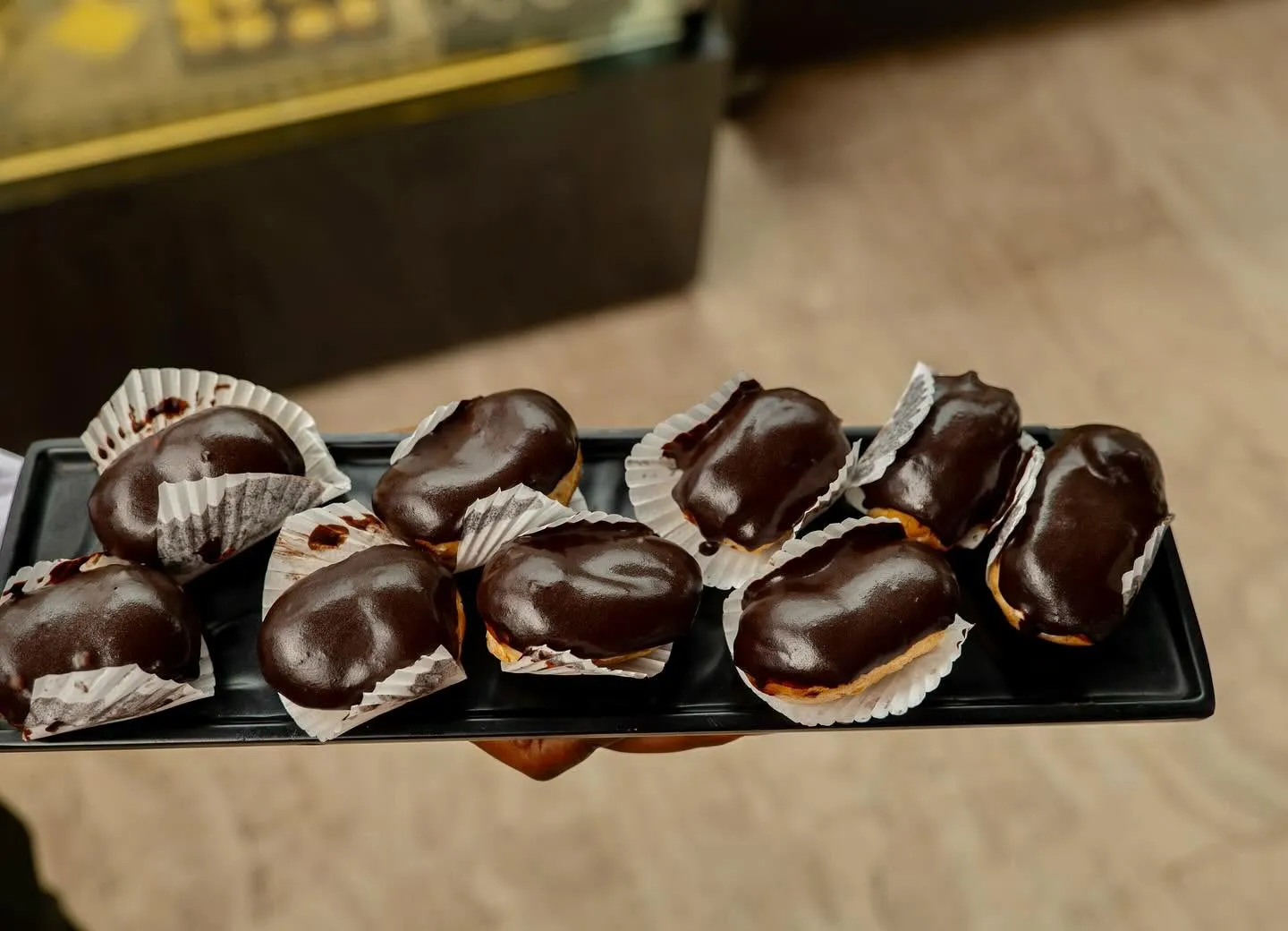 Plateau d'éclairs au chocolat